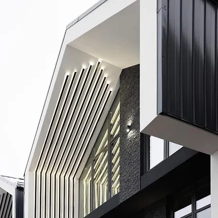 Villa Black & White *